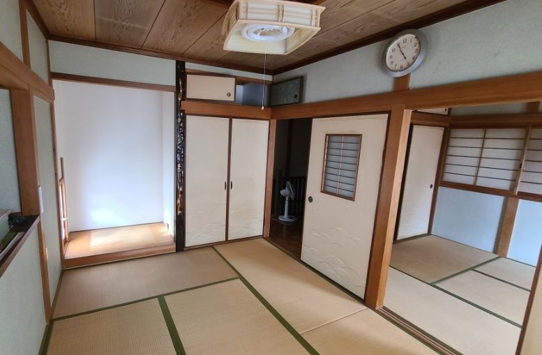 4LDK Detached House for Sale in Higashiosaka, Osaka - Thumbnail 3