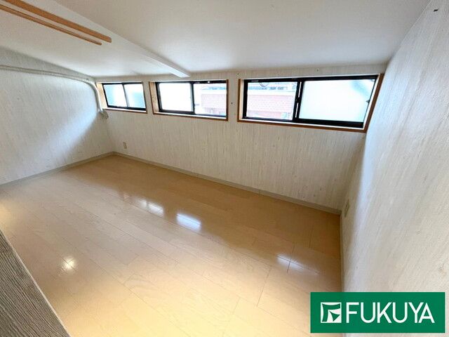 Renovated 1LDK Townhouse for Sale in Higashinari Ward, Osaka - Thumbnail 3