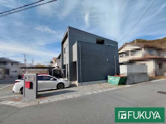 4LDK Family Home with 3 Car Parking in Himeji, Hyogo - Thumbnail 2