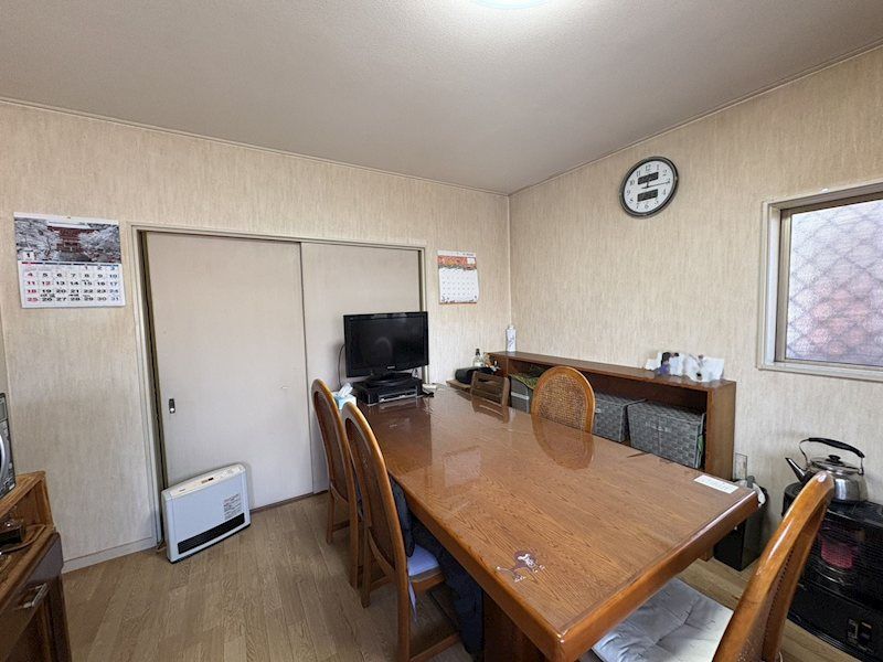 5LDK Detached House for Sale in Takatsuki, Osaka - Thumbnail 2