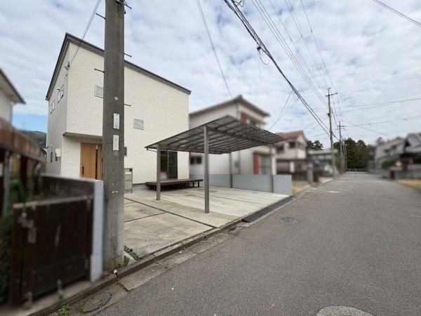 3LDK Detached House for Sale in Kinokawa, Wakayama - Thumbnail 2