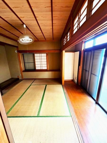 5-Bedroom House for Sale in Quiet Himeji Residential Area - Thumbnail 3