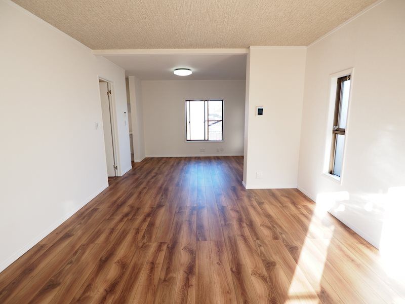 4LDK House for Sale in Kuwana, Mie | 111.37 sqm on 293.41 sqm Land - Thumbnail 3