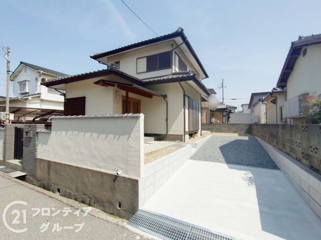 重厚感ある4LDK中古戸建て｜加古川市平岡町新在家 - Thumbnail 3