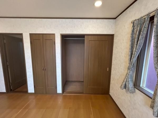 4SLDK Family Home in Neyagawa, Osaka - 1995 Build with Parking - Thumbnail 3