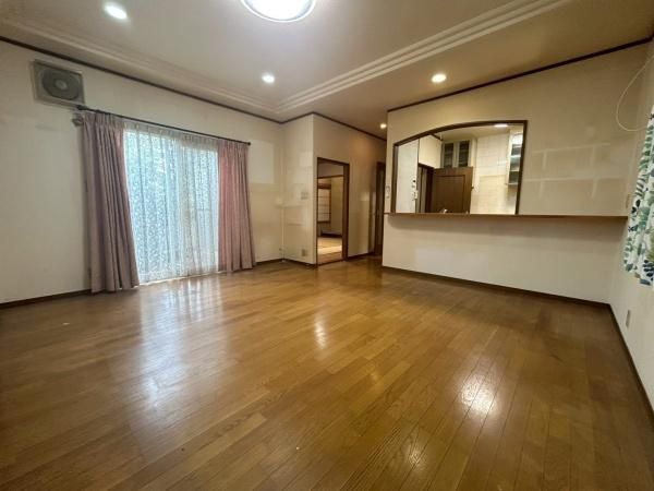 4SLDK Family Home in Neyagawa, Osaka - 1995 Build with Parking - Thumbnail 2