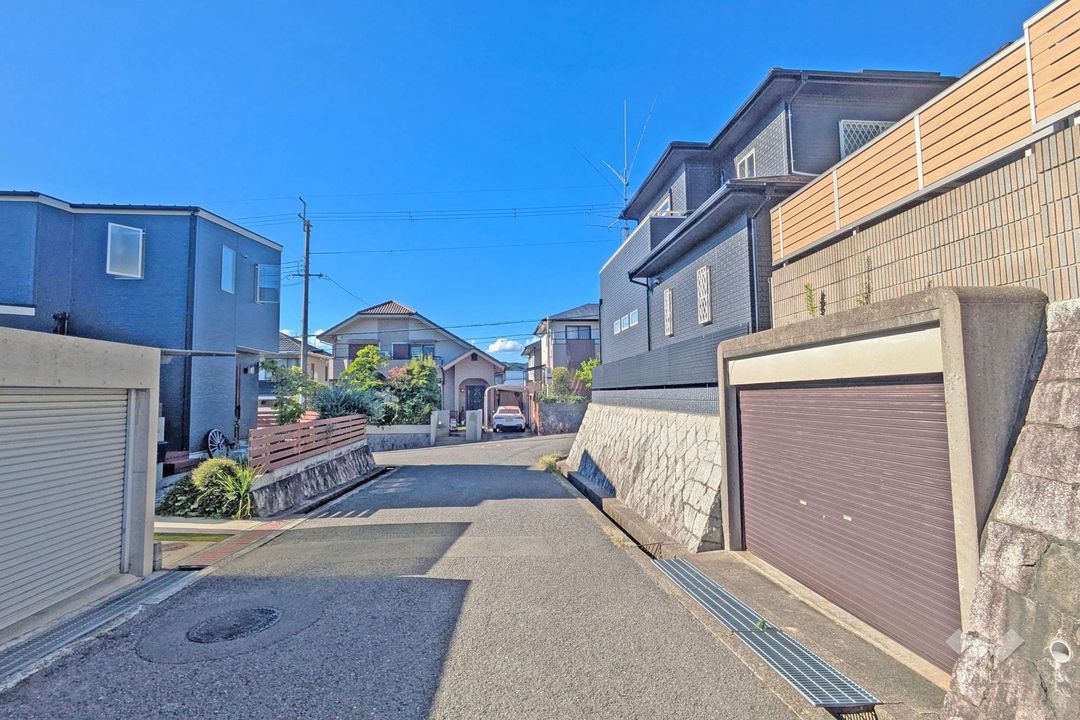 Modern 3LDK House with Solar Power in Ibaraki, Osaka - Thumbnail 2