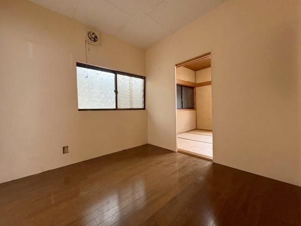 3-Story Detached House with Garage in Kadoma, Osaka - Thumbnail 3