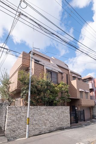 6LDK Spacious Family Home for Sale in Kobe's Higashinada Ward - Image 1