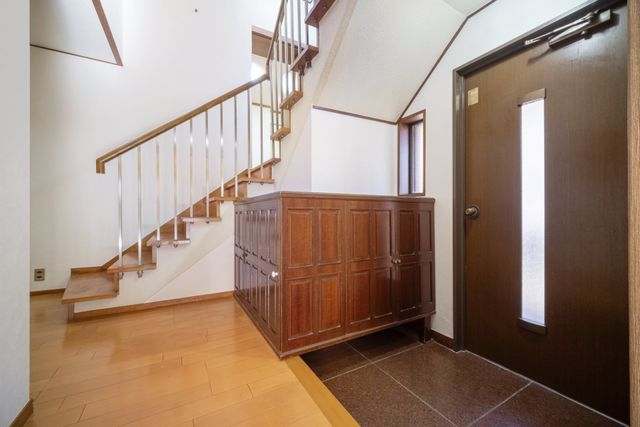 6LDK Spacious Family Home for Sale in Kobe's Higashinada Ward - Thumbnail 3
