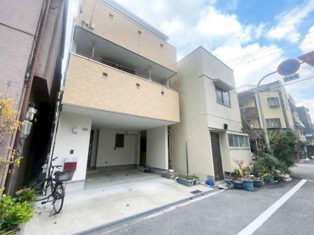 Modern 4LDK House Near Bentencho Station, Osaka - Thumbnail 2