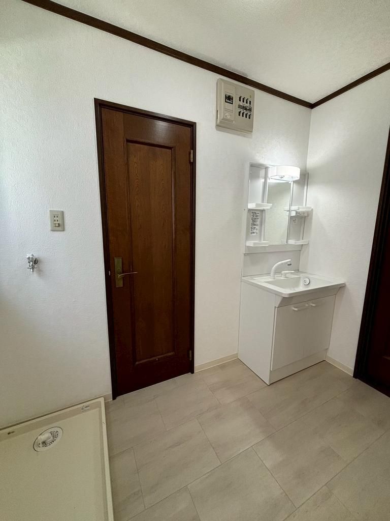 Renovated 4LDK House in Iwade, Wakayama - 99m2 - Thumbnail 2