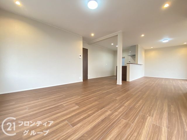 Renovated 4LDK House with Garden in Kobe Tsutsujigaoka - Thumbnail 3