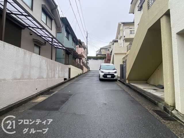 Renovated 4LDK House with Garden in Kobe Tsutsujigaoka - Thumbnail 2