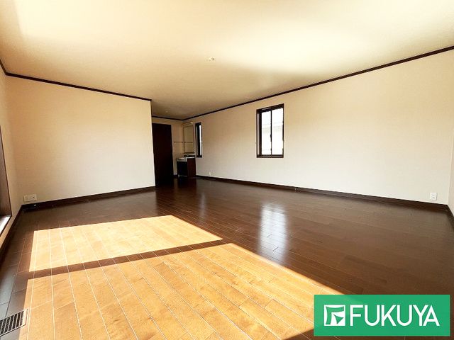 5SLDK Sekisui Heim Home with Solar Panels in Himeji - Thumbnail 3