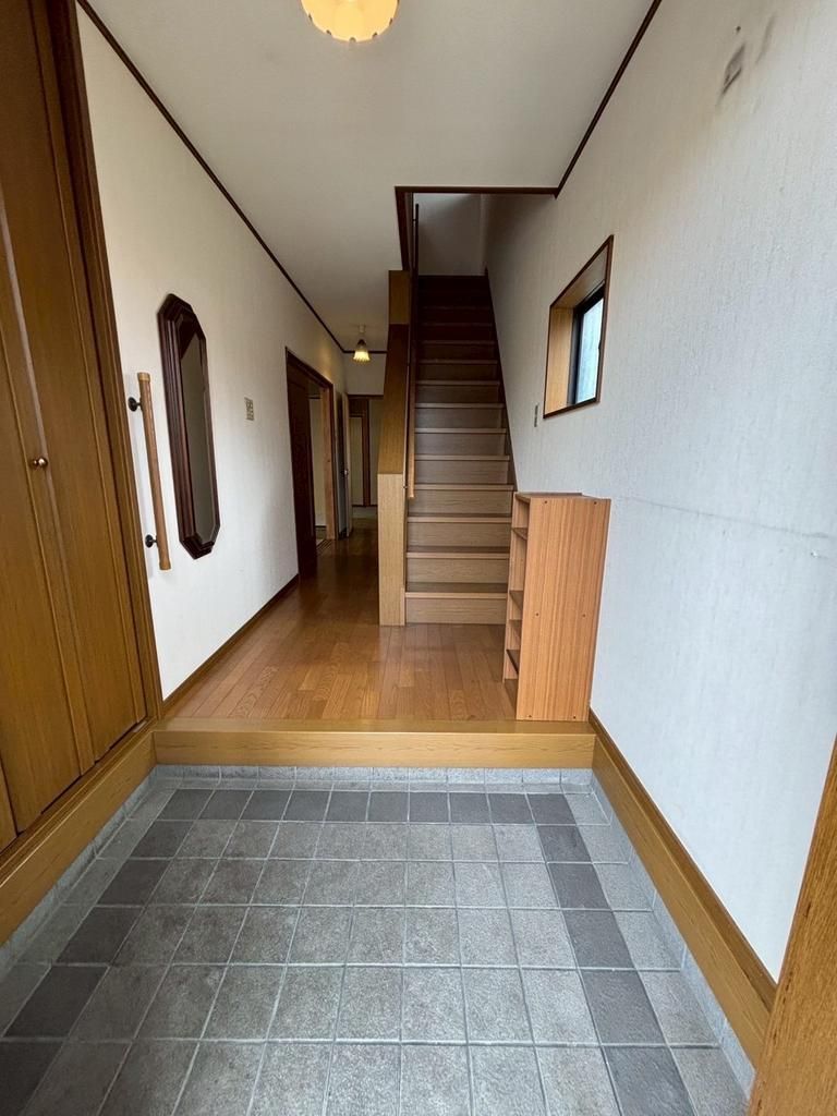 4LDK House for Sale in Wakayama City, Wakayama Prefecture - Thumbnail 2