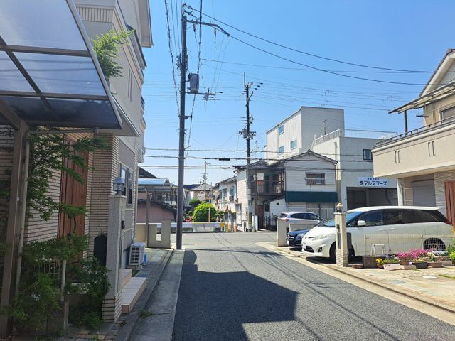 4LDK House for Sale in Yao City, Osaka with Solar Panels - Thumbnail 3