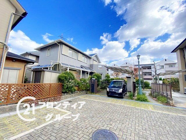 4LDK Detached House for Sale in Hirakata, Osaka - Thumbnail 2