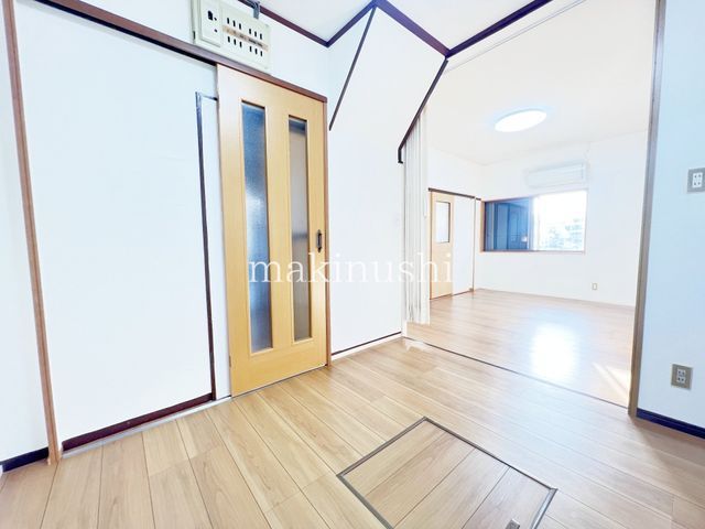 4LDK Detached House for Sale in Izumi, Osaka - Near Komyoike Station - Thumbnail 3