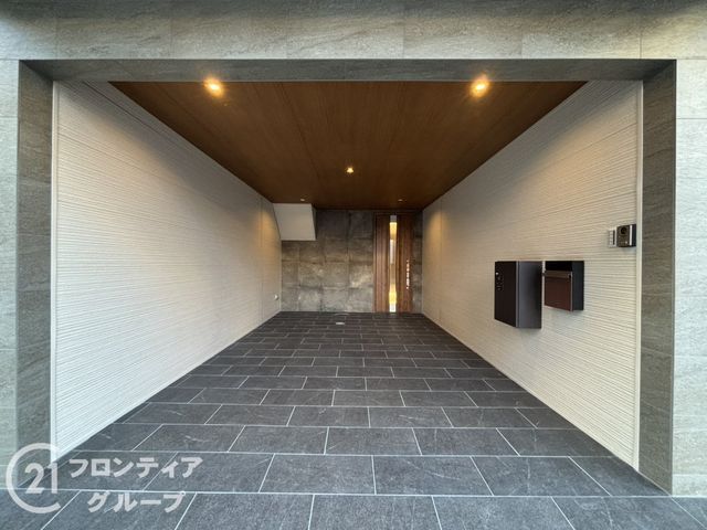 Renovated 3LDK Modern House in Hirakata, Osaka - Thumbnail 2