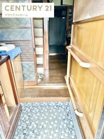 3DK Used House for Sale in Neyagawa, Osaka - 45.70 sqm — Front_door, Neyagawa, Osaka