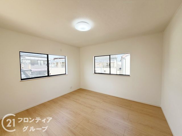 4LDK Detached House for Sale in Kadoma, Osaka - 141.75m² - Thumbnail 4