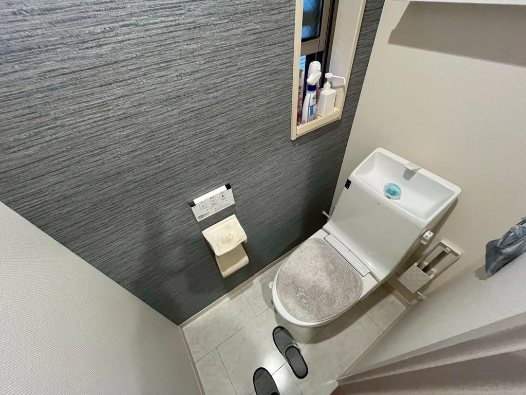 Corner Lot 2LDK House with Shop Potential in Osaka Hirano Ward - Thumbnail 3
