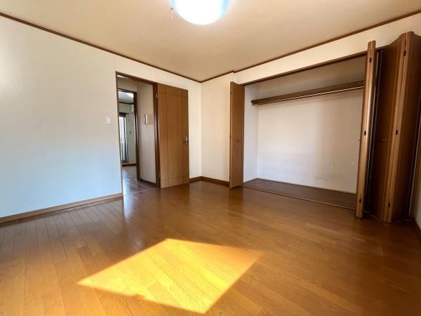 Spacious 3LDK Steel House for Sale in Moriguchi, Osaka - Thumbnail 4