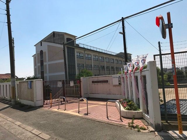 4LDK Detached House for Sale in Toyonaka, Osaka - 12 Min Walk to Station - Thumbnail 4