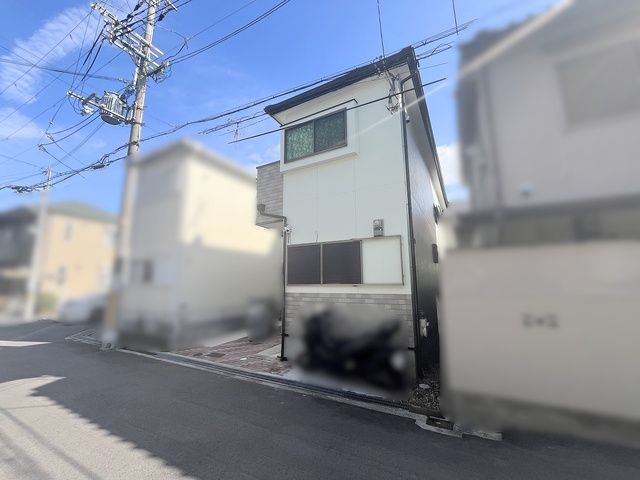 4LDK Detached House for Sale in Toyonaka, Osaka - 12 Min Walk to Station - Thumbnail 2