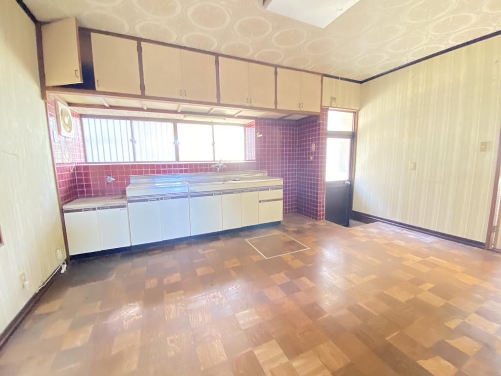 5DK House for Sale in Hofu, Yamaguchi - 98.23 sqm on 243 sqm Land - Thumbnail 2