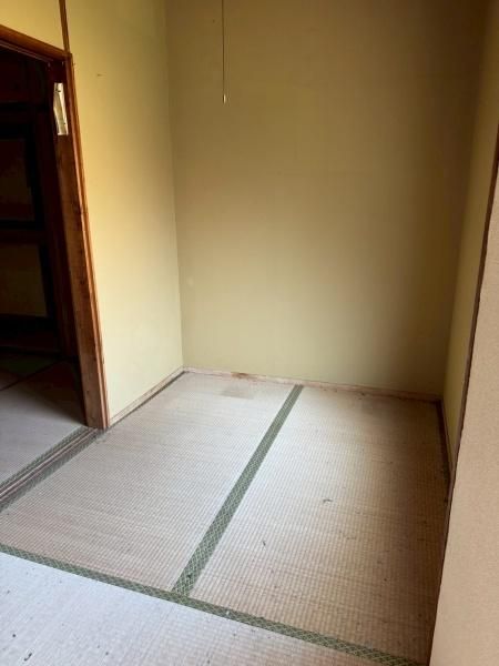 Spacious 1965 Traditional House for Sale in Kobe's Nagata Ward - Thumbnail 4