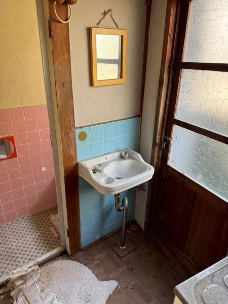 Spacious 1965 Traditional House for Sale in Kobe's Nagata Ward - Thumbnail 2