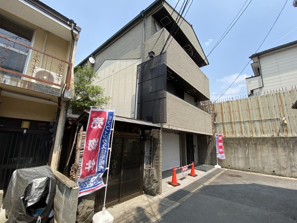 3-storey Steel-framed 2LDK House with Tea Room in Fushimi-ku - Thumbnail 2
