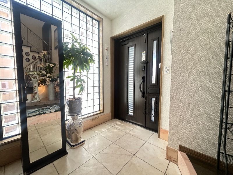 5LDK RC House with 5-Car Garage in Hakodate, Hokkaido - Thumbnail 3