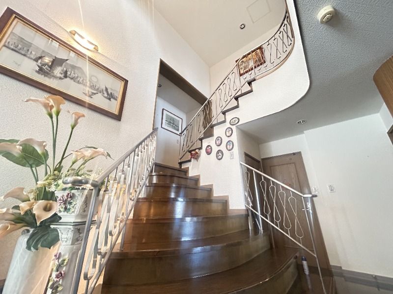 5LDK RC House with 5-Car Garage in Hakodate, Hokkaido - Thumbnail 4