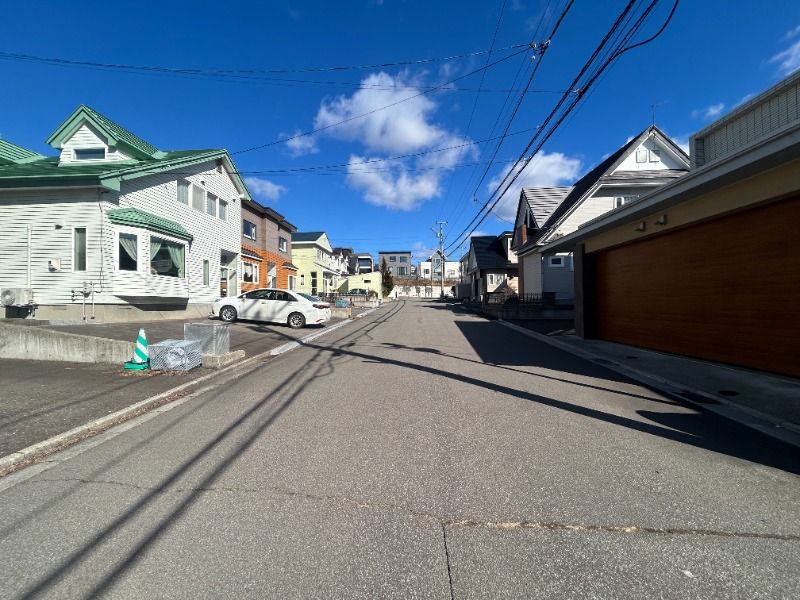 5LDK RC House with 5-Car Garage in Hakodate, Hokkaido - Thumbnail 2