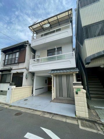 3-Story House for Sale Near Neyagawa-shi Station, Osaka - Thumbnail 2