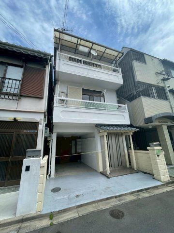 3-Story House for Sale Near Neyagawa-shi Station, Osaka - Thumbnail 3
