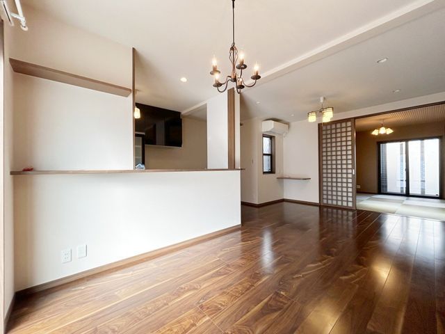 4LDK Detached House for Sale in Toyonaka, Osaka - 5 Min Walk to Station - Thumbnail 4