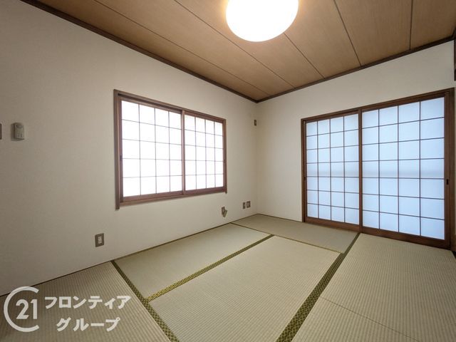 3DK Wooden House in Kobe Nada Ward, 5 Min Walk to Shinzaike Station - Thumbnail 4