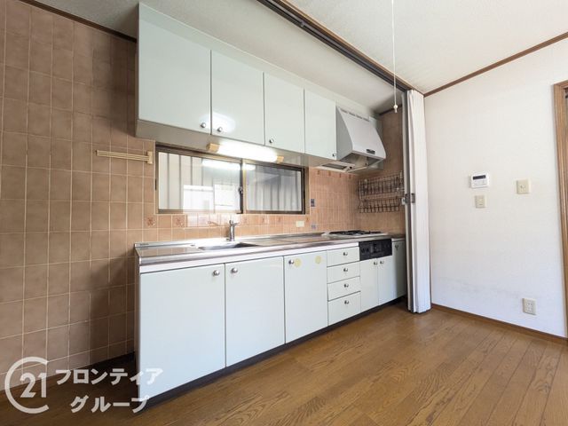3DK Wooden House in Kobe Nada Ward, 5 Min Walk to Shinzaike Station - Thumbnail 2