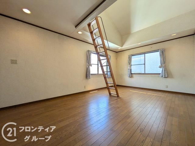 3DK Wooden House in Kobe Nada Ward, 5 Min Walk to Shinzaike Station - Thumbnail 3