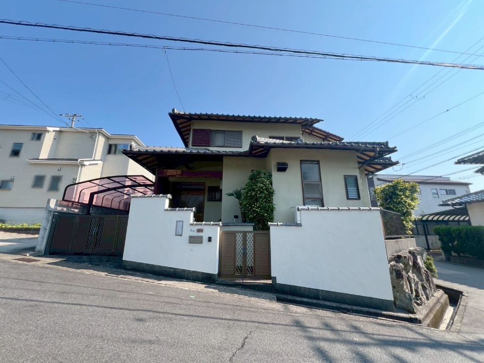 5LDK Corner Lot House in Kobe Tarumi with Renovation Potential - Thumbnail 2