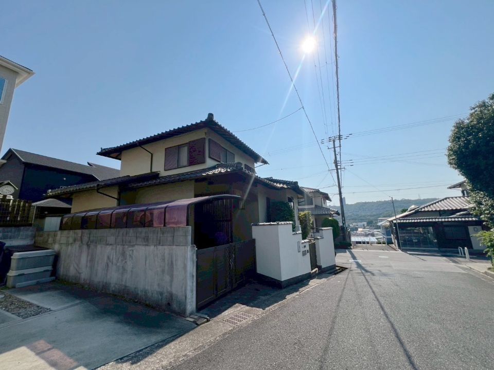 5LDK Corner Lot House in Kobe Tarumi with Renovation Potential - Thumbnail 3