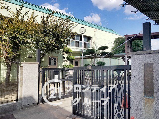 Modern 4LDK Detached House for Sale in Yao, Osaka - Thumbnail 2