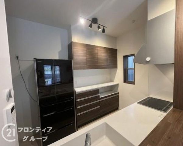 Modern 4LDK Detached House for Sale in Yao, Osaka - Thumbnail 3