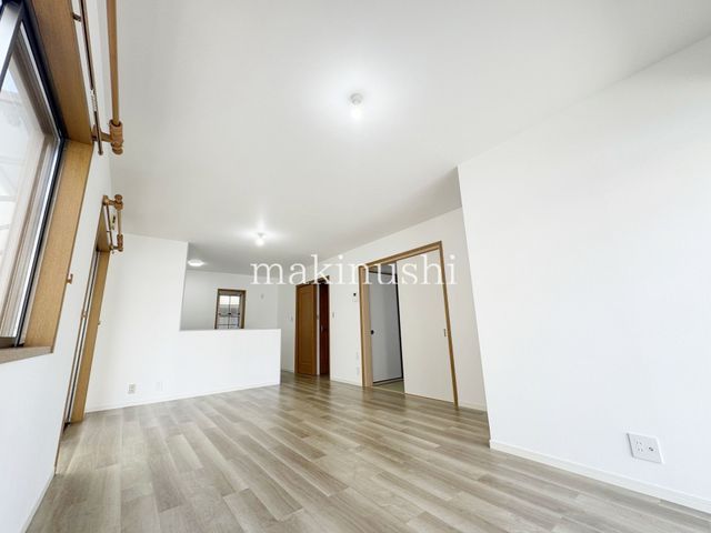 Renovated 4LDK House for Sale in Tomidabayashi, Osaka - Thumbnail 4