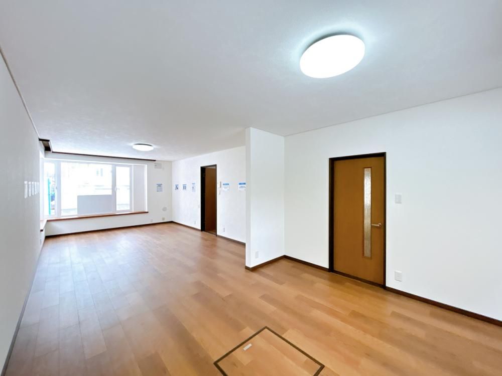 Renovated 5LDK Detached House for Sale in Wakkanai, Hokkaido - Thumbnail 3