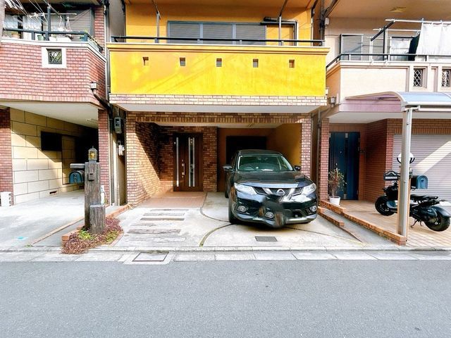 4LDK Renovated House in Kadoma City, Osaka Prefecture - Thumbnail 2